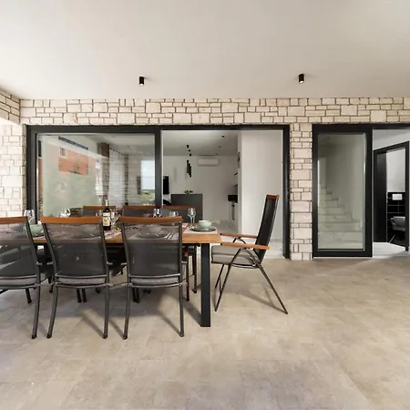 Vila Beautiful Royal House 2&3
