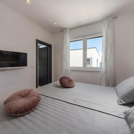 Vila Beautiful Royal House 2&3