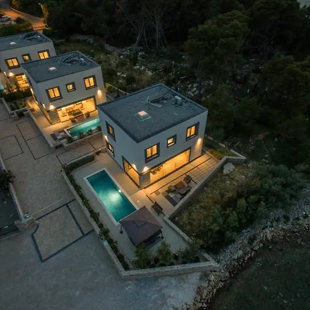 Vila Beautiful Royal House 2&3 *