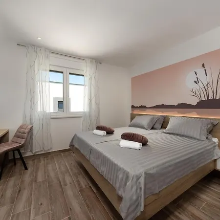 Vila Beautiful Royal House 2&3 *