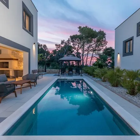 וילה Beautiful Royal House 2&3 *
