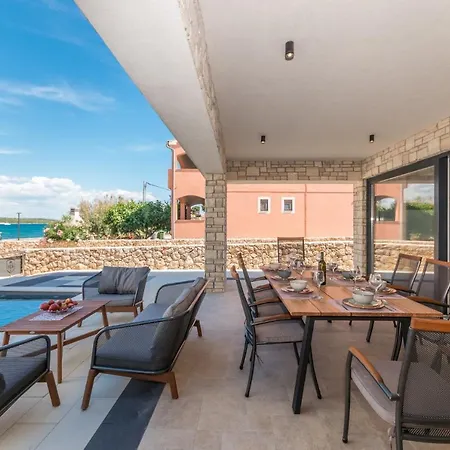 וילה Beautiful Royal House 2&3 Pašman