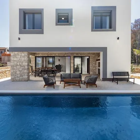 Beautiful Royal House 2&3